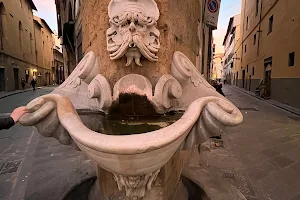 Fontana dello Sprone image