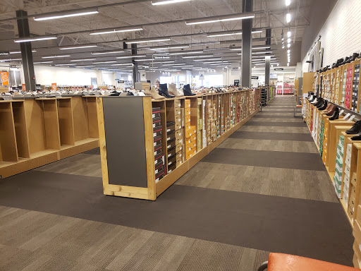 Shoe Store «DSW Designer Shoe Warehouse», reviews and photos, 6636 E State St, Rockford, IL 61108, USA