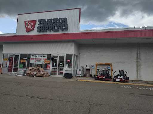 Home Improvement Store «Tractor Supply Co.», reviews and photos, 154 Vestal Pkwy W, Vestal, NY 13850, USA