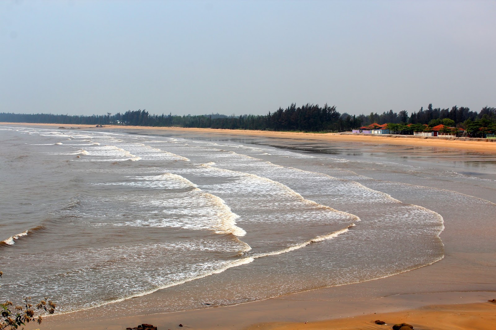 Foto av Quynh Phuong beach och bosättningen