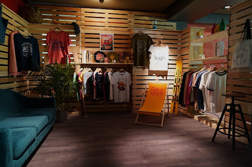 Magasin de vêtements Corner Shop Californie Française × Le P'tit Cham Mont-Dore