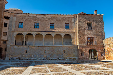 Palacio de Grajal de Campos C. El Castillo, 2, 24340 Grajal de Campos, León, España
