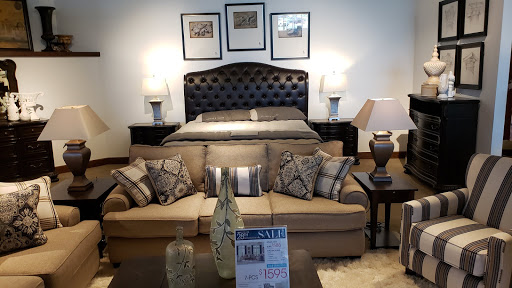 Furniture Store «Rooms To Go & Rooms To Go Kids Furniture Store - Montgomery», reviews and photos, 6810 Eastchase Pkwy Suite A, Montgomery, AL 36117, USA