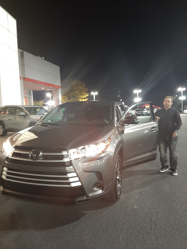 Toyota Dealer «Toyota of Louisville on Dixie Highway», reviews and photos, 6514 Dixie Hwy, Louisville, KY 40258, USA