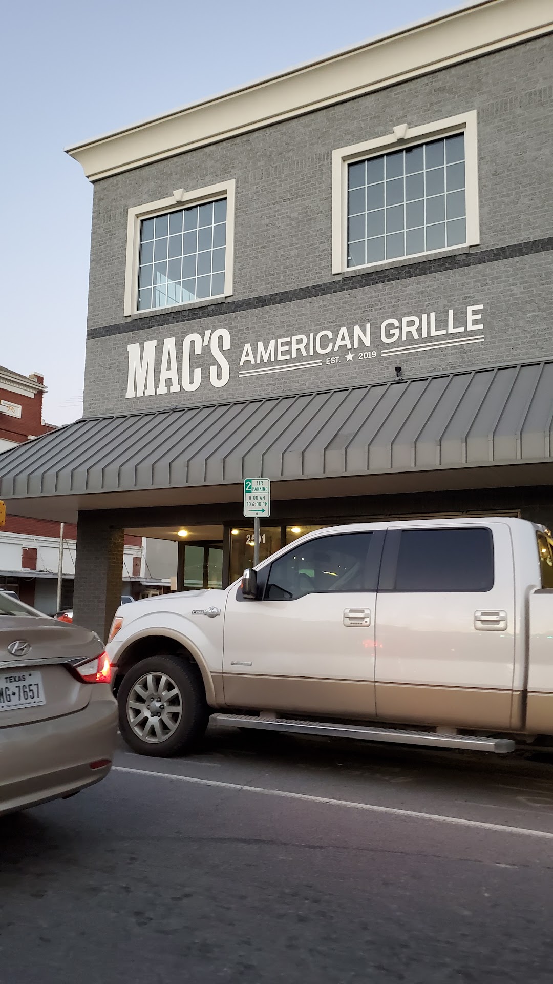 Macs American Grille