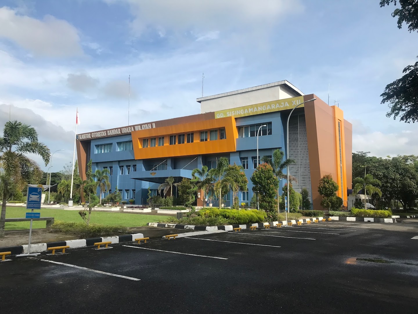 Kantor Otoritas Bandara Wilayah Ii Photo
