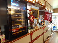 Atmosphère du Restaurant de tradition Le SCHUSS (ouvert toute l'année) à Eaux-Bonnes - n°4
