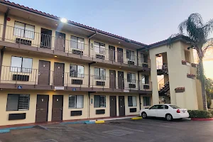 Red Roof Inn Tulare - Downtown/ Fairgrounds image