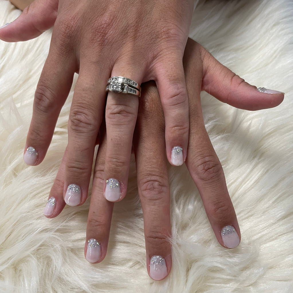 Louis Nails & Spa 02330