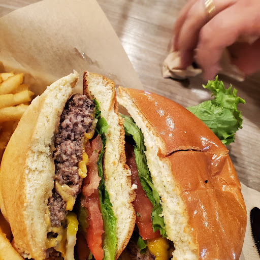 Hamburger Restaurant «Aioli Gourmet Burgers», reviews and photos, 10652 N 32nd St, Phoenix, AZ 85028, USA