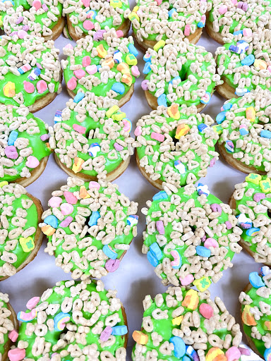 Donut Shop «Donut King», reviews and photos, 411 Middle St, Weymouth, MA 02189, USA