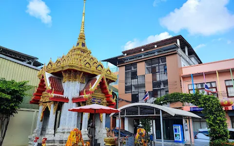 City Pillar Shrine or San Lak Muang image