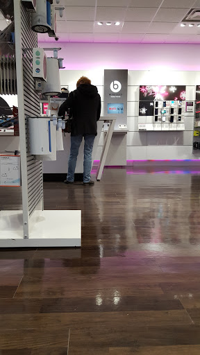 Cell Phone Store «T-Mobile», reviews and photos, 8010 Belair Rd, Nottingham, MD 21236, USA