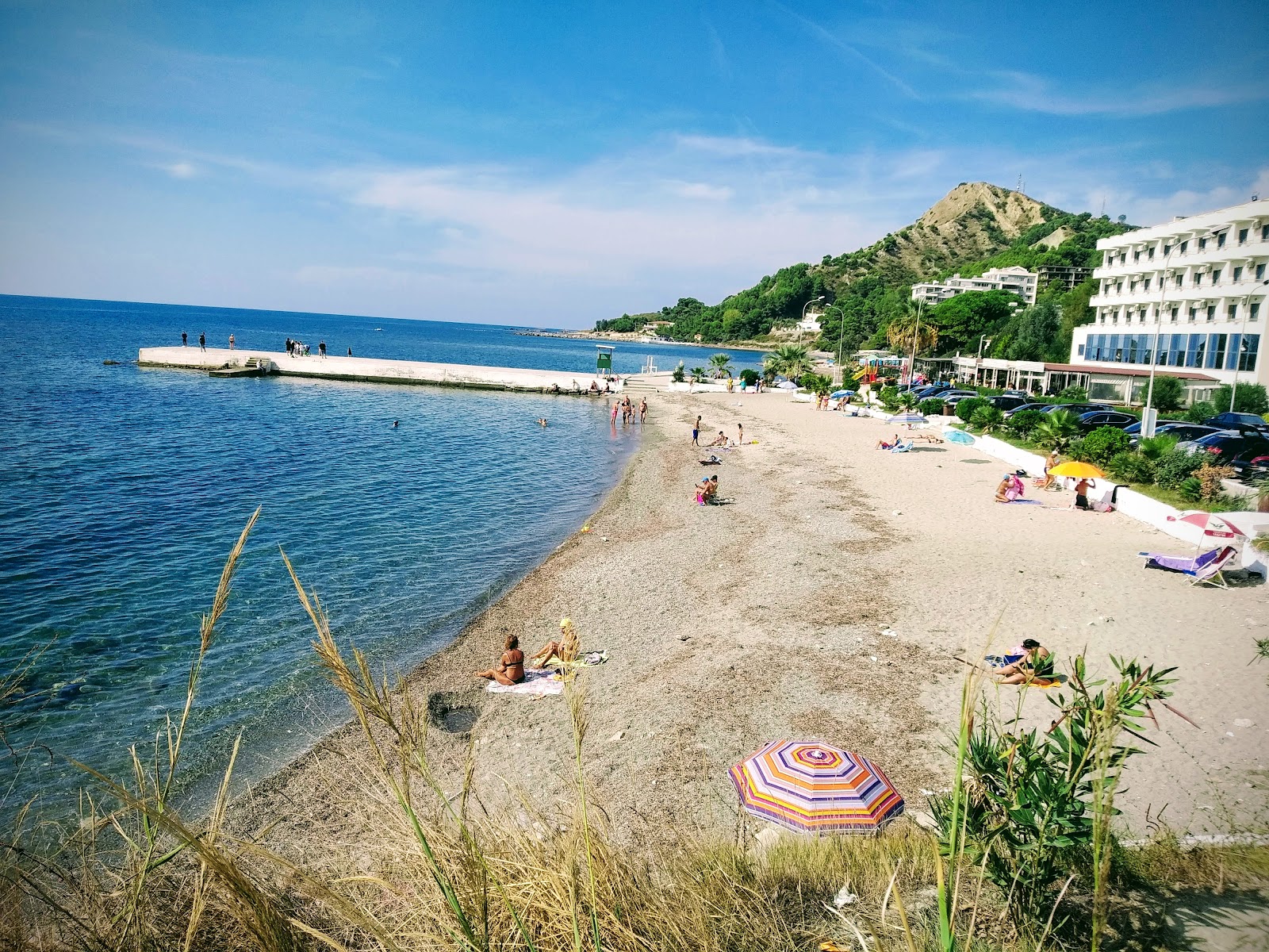 Fotografie cu Currilave beach zonă de stațiune de pe plajă