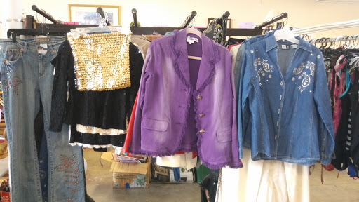 Home Goods Store «Paws & Claws Thrift Store», reviews and photos, 132 E Broad St, Groveland, FL 34736, USA