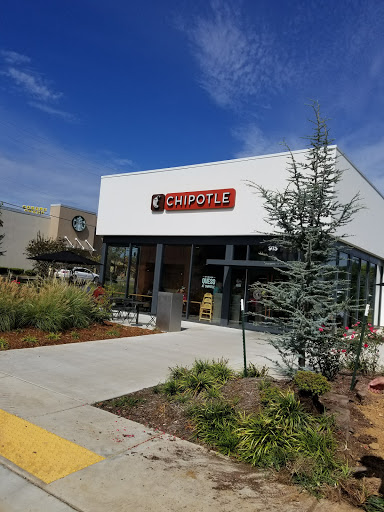 Mexican Restaurant «Chipotle Mexican Grill», reviews and photos, 915 E Oak St, Conway, AR 72032, USA