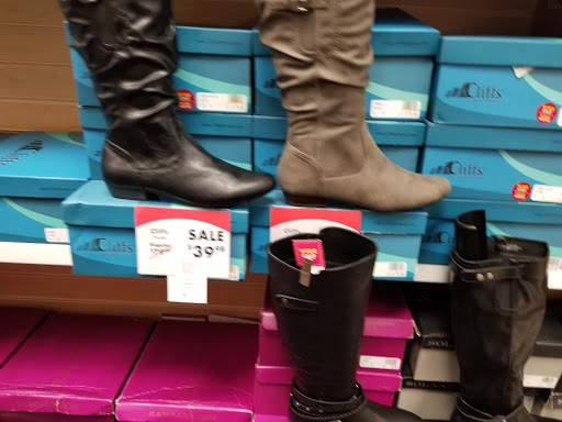 Shoe Store «Shoe Carnival», reviews and photos, 4835 W 77th St, Burbank, IL 60459, USA