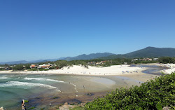 Photo de Praia da Barra protégé par des falaises
