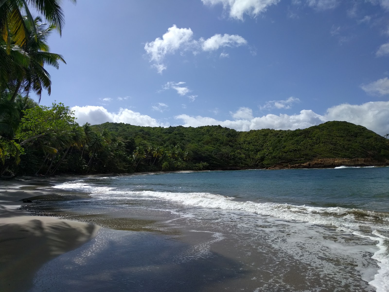 Photo of Batibou Bay backed by cliffs