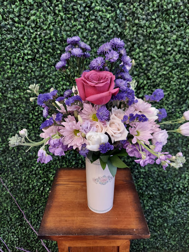 Florist «Annie Occasion for Any Occasion», reviews and photos, 148 S Bloomingdale Rd #110, Bloomingdale, IL 60108, USA