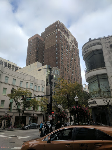 Department Store «Barneys New York, Chicago», reviews and photos, 15 E Oak St, Chicago, IL 60611, USA