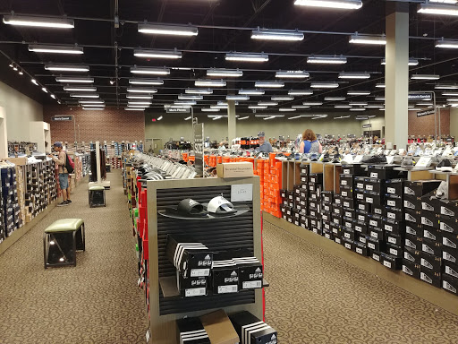 Shoe Store «DSW Designer Shoe Warehouse», reviews and photos, 15600 E Briarwood Cir, Aurora, CO 80016, USA