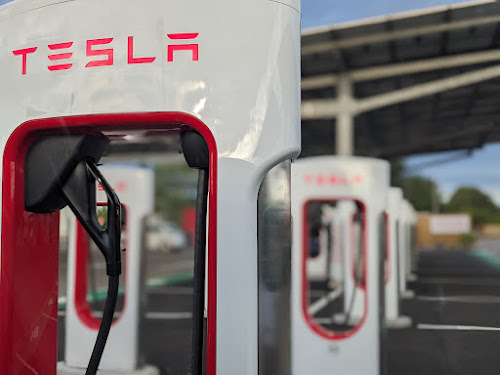 Borne de recharge de véhicules électriques Tesla Destination Charger Carcassonne