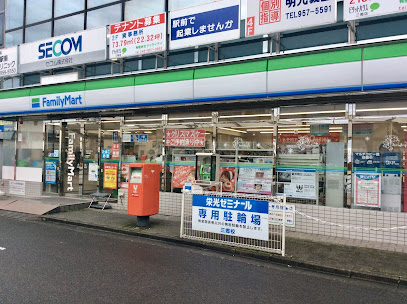 ファミリーマート 三郷駅前店