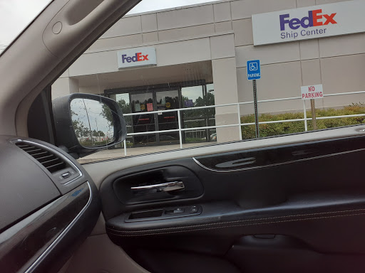 Shipping and Mailing Service «FedEx Ship Center», reviews and photos, 4400 International Pkwy, Atlanta, GA 30354, USA