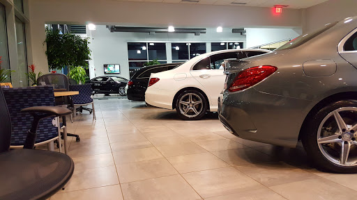 Mercedes Benz Dealer «Mercedes-Benz of Westmont», reviews and photos, 200 E Ogden Ave, Westmont, IL 60559, USA