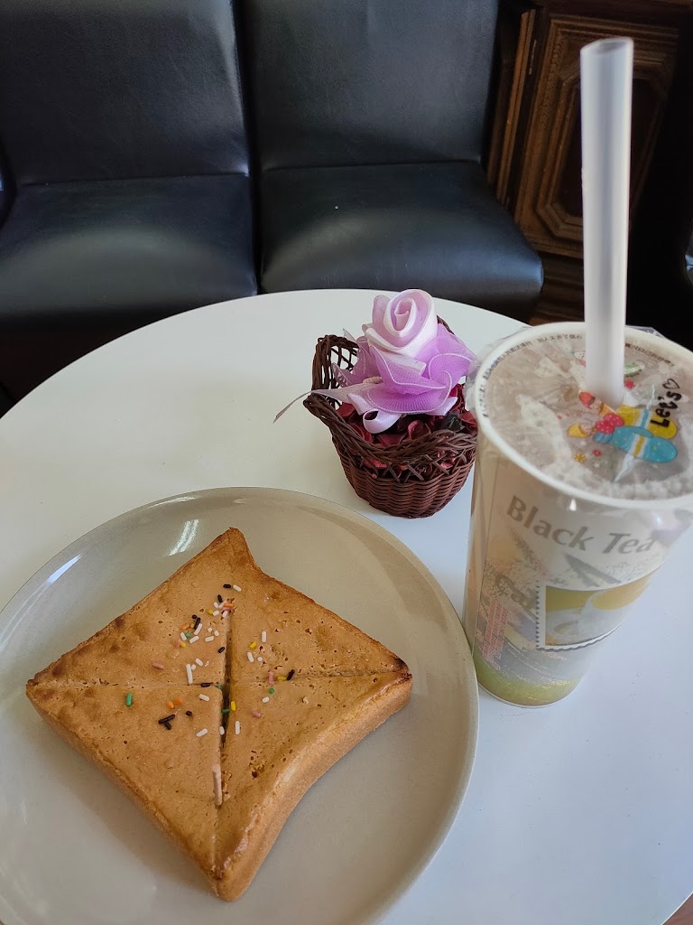 黑貓妞妞插畫創作複合茶飲 的照片