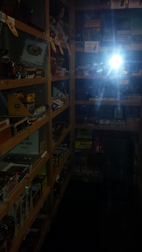 Tobacco Shop «Low Bobs Discount Tobacco», reviews and photos, 224 N Walnut St, Hartford City, IN 47348, USA