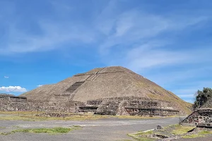 Pyramid of the Sun image