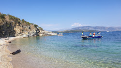 Kouloura beach'in fotoğrafı küçük koy ile birlikte