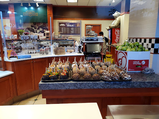 Shopping Mall «Salem Center», reviews and photos, 401 Center St NE, Salem, OR 97301, USA