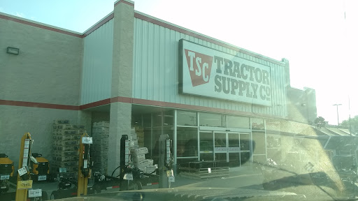 Home Improvement Store «Tractor Supply Co.», reviews and photos, 8110 S Port Dr, Manhattan, KS 66502, USA