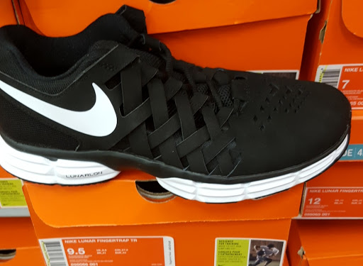 Shoe Store «Shoe Carnival», reviews and photos, 3408 S Glenstone Ave, Springfield, MO 65804, USA