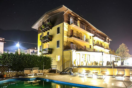 Hotel Ristorante Mezzolago Via Lungolago, 4, 38060 Ledro TN, Italia