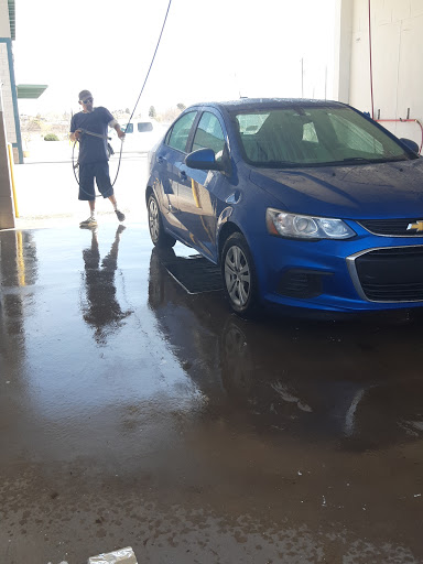 Lobos Car Wash en Chaparral