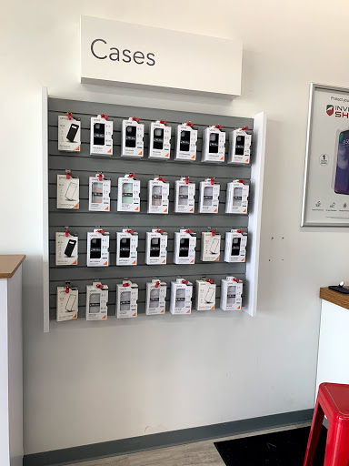 Cell Phone Store «iExpert Studio», reviews and photos, 5000 Shelbyville Rd, Louisville, KY 40207, USA