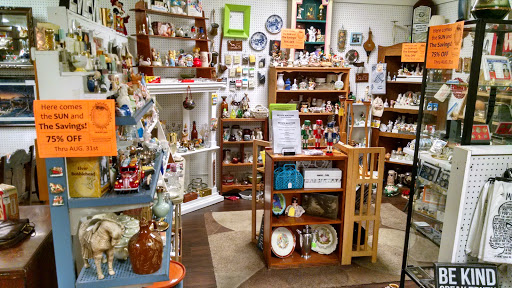 Shopping Mall «Town Peddler Craft and Antique Mall», reviews and photos, 35323 Plymouth Rd, Livonia, MI 48150, USA