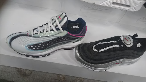 Shoe Store «Shoe Palace», reviews and photos, 8155 Camino Arroyo #13, Gilroy, CA 95020, USA