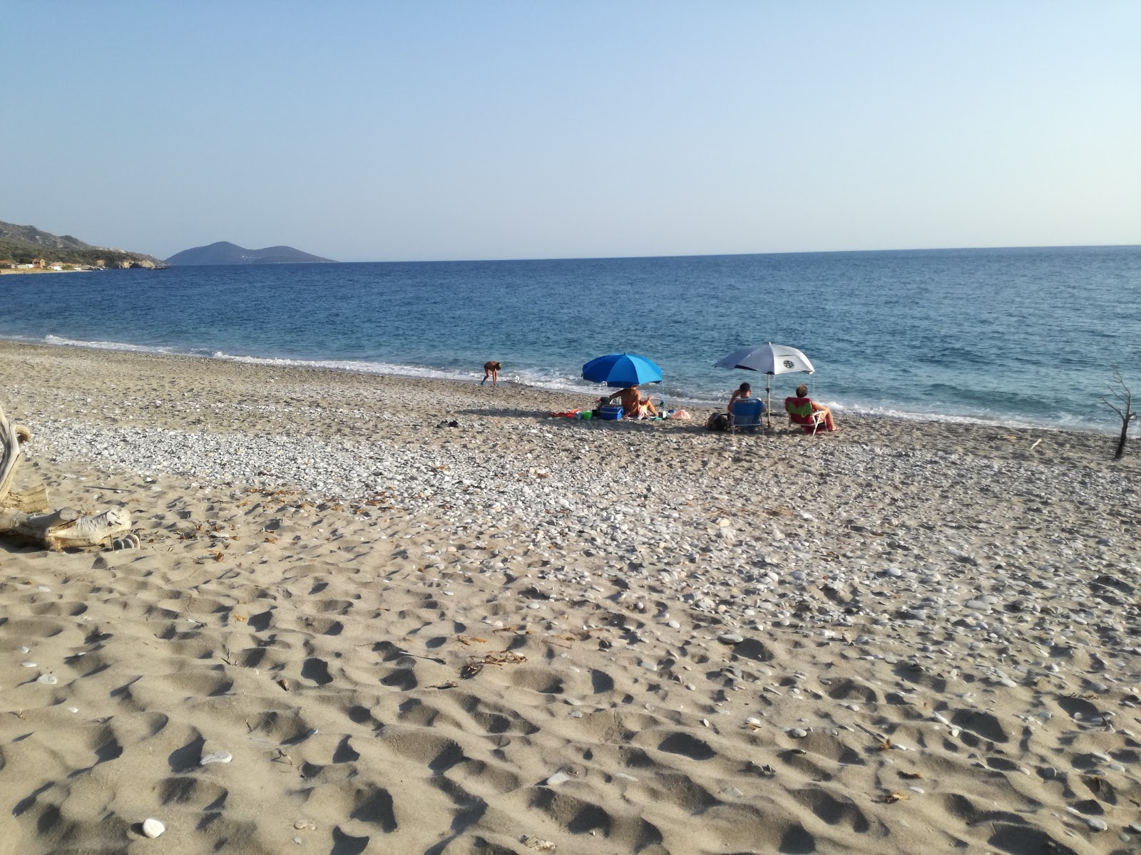 Foto von Perri beach Samos mit reines blaues Oberfläche