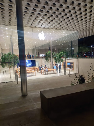 Computer Store «Apple Biltmore», reviews and photos, 2502 E Camelback Rd, Phoenix, AZ 85016, USA