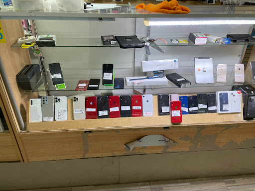 Cell Phone Store «The Hookup Wireless», reviews and photos, Airline Dr #4, Houston, TX 77037, USA