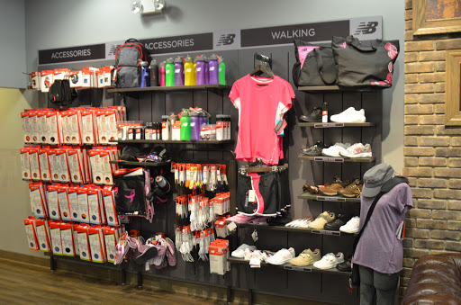 Shoe Store «New Balance Fairlawn», reviews and photos, 2691 W Market St, Fairlawn, OH 44333, USA