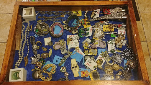 Thrift Store «Thrifty Nickel Tampa Thrift Store Re-Sale», reviews and photos, 7706 W Hillsborough Ave, Tampa, FL 33615, USA