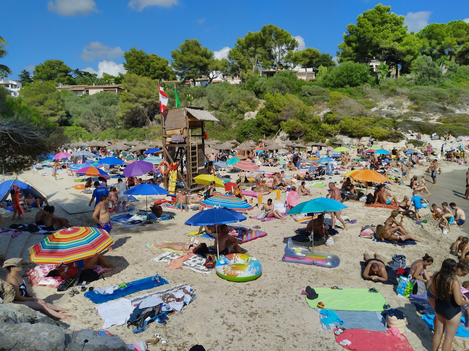 Foto av Platja Cala Anguila med turkos rent vatten yta