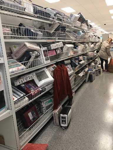 Clothing Store «Ross Dress for Less», reviews and photos, 5820 Lakewood Towne Center Blvd SW, Lakewood, WA 98499, USA