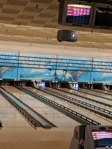 Bowling Alley «Three Hundred Bowl», reviews and photos, 100 Cass Lake Rd, Waterford Twp, MI 48328, USA